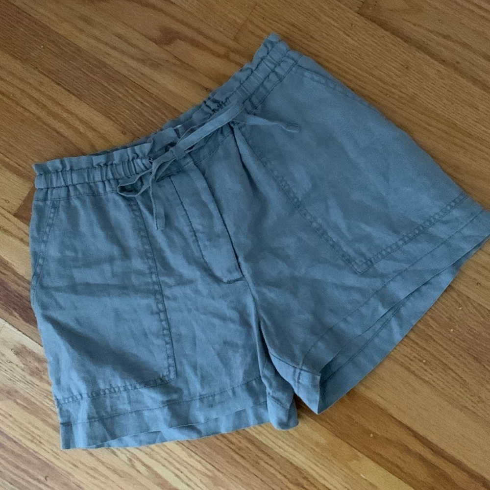 Michael Stars 💯 100% linen grey shorts with cargo style pockets & tie waist